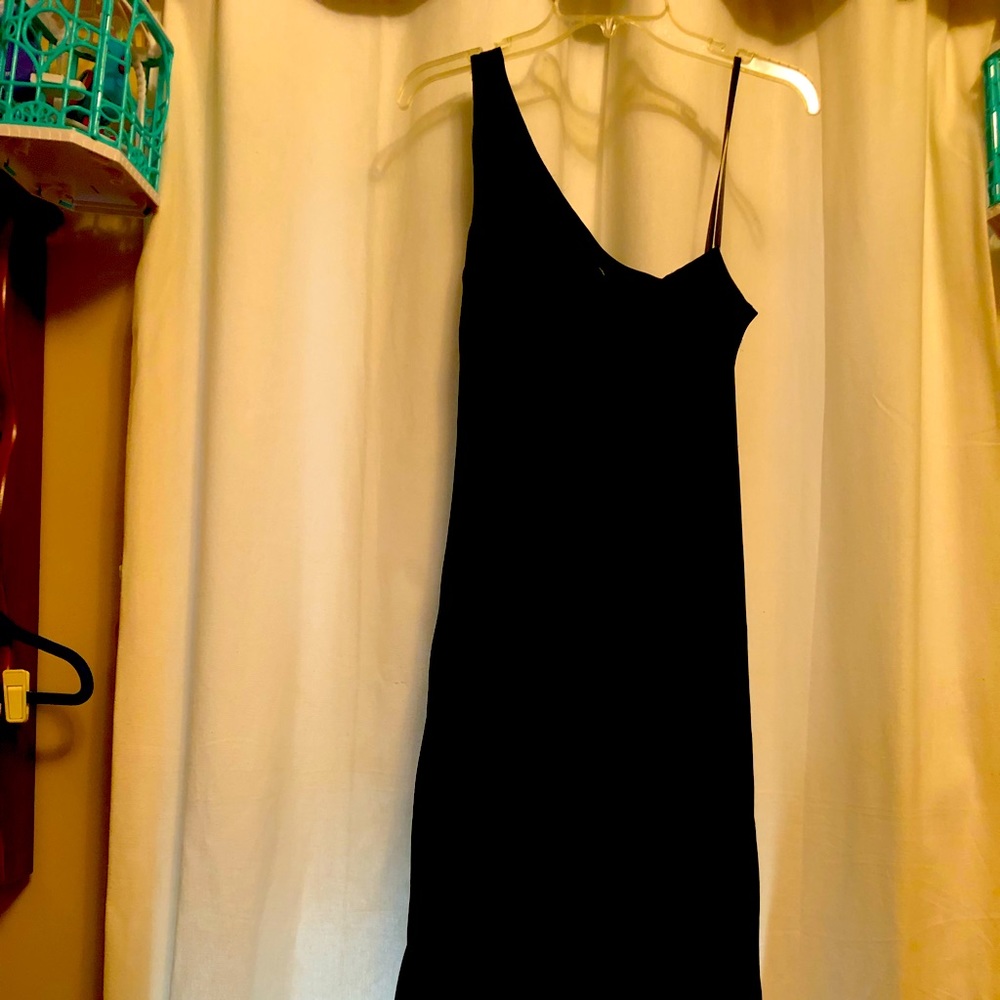 ELEGANT BLACK EVENING DRESS